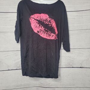 Women's LARGE KISS Ruched Sides Tee Medium